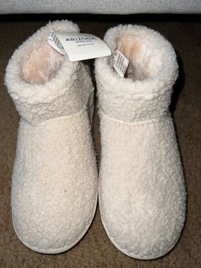 Arizona Jean Company Cream Sherpa Bootie Slippers